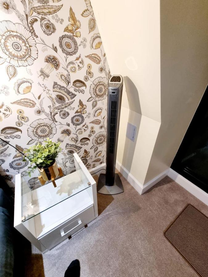 Stylish London Apartment With Terrace & Parking Dış mekan fotoğraf